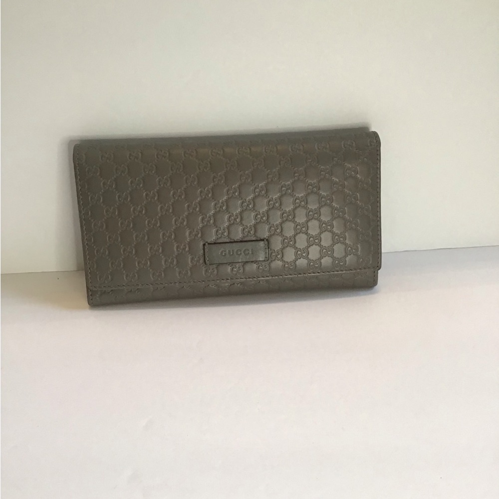 **SOLD** Gucci gray microguccissima wallet